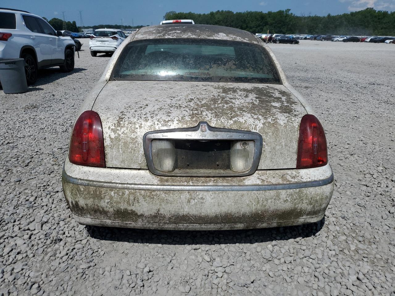 2001 Lincoln Town Car Signature VIN: 1LNHM82W51Y656345 Lot: 62340565