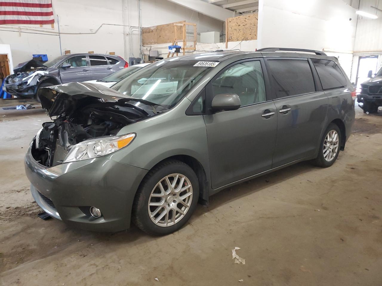 2011 Toyota Sienna Xle იყიდება Ham Lake-ში, MN - Front End