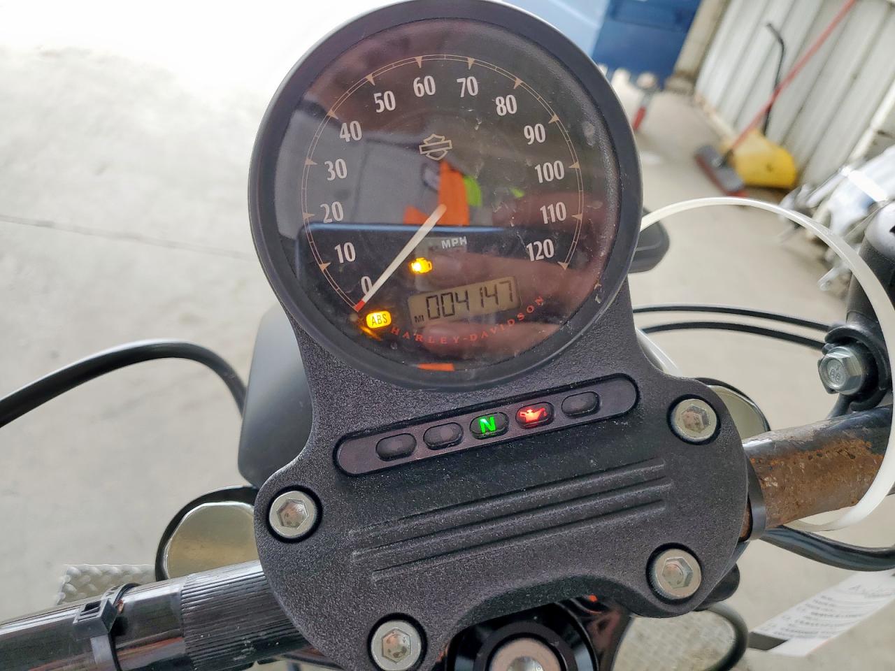 2018 Harley-Davidson Xl883 Iron 883 VIN: 1HD4LE21XJC429639 Lot: 62271975