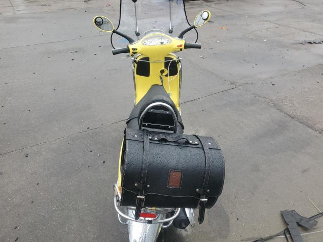 2001 VESPA C161C   