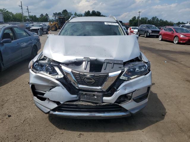  NISSAN ROGUE 2018 Srebrny