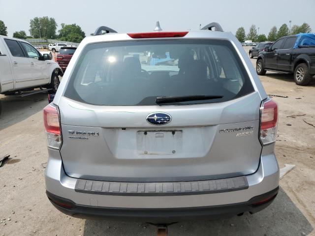  SUBARU FORESTER 2017 Srebrny