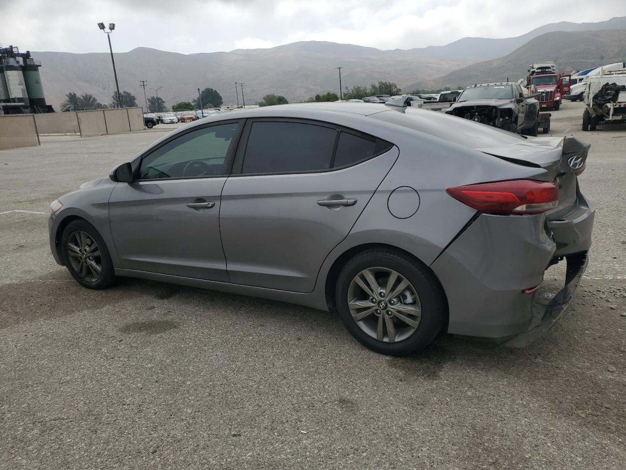 HYUNDAI ELANTRA 2018 VIN 5NPD84LF4JH240805 photo 2