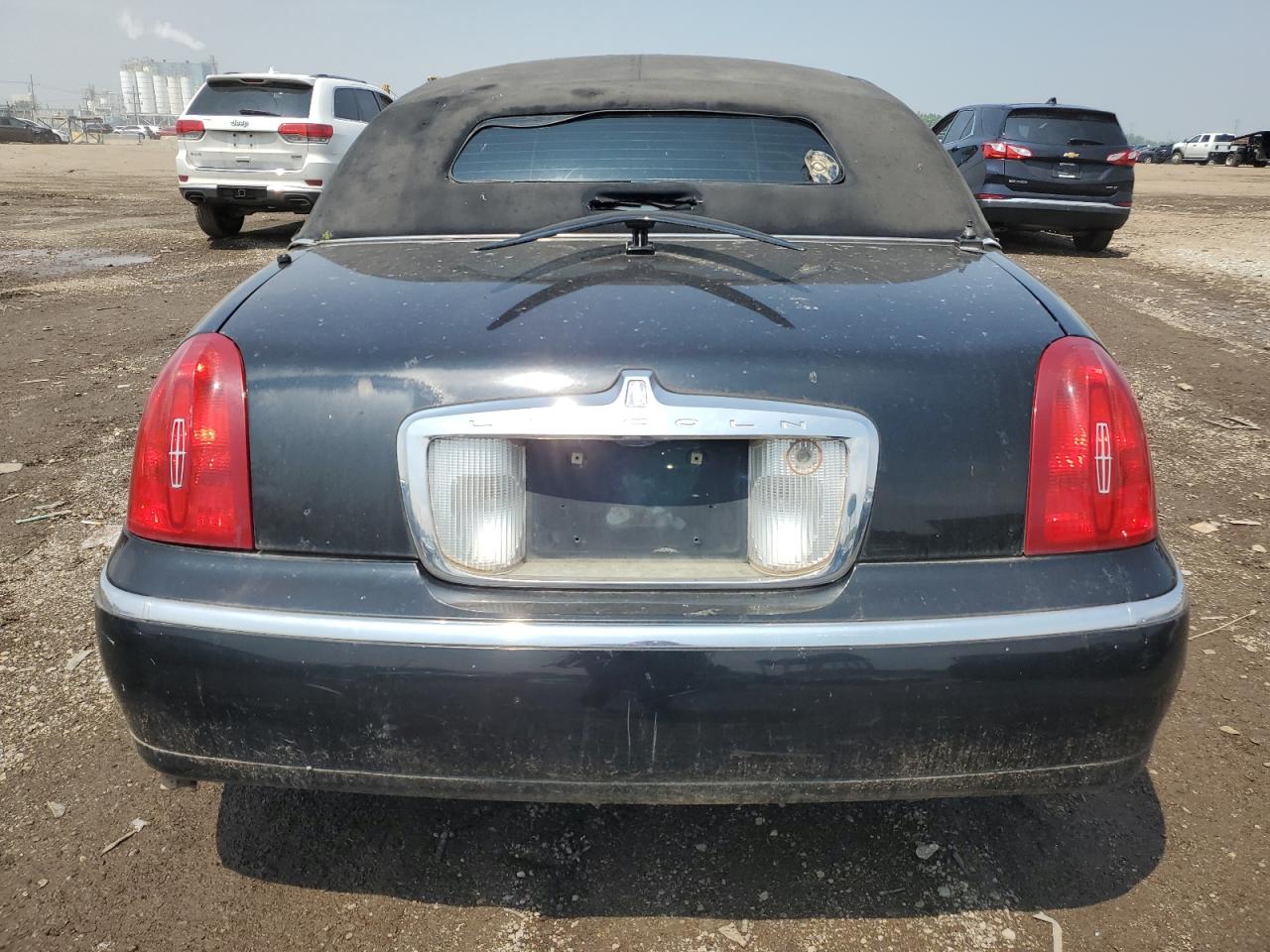 1999 Lincoln Town Car Executive VIN: 1L1FM81W8XY710157 Lot: 59804965