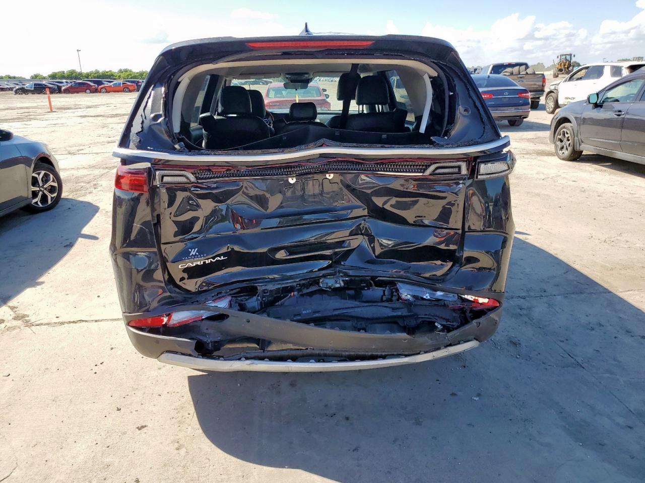2023 Kia Carnival Lx VIN: KNDNB4H31P6239764 Lot: 62696795