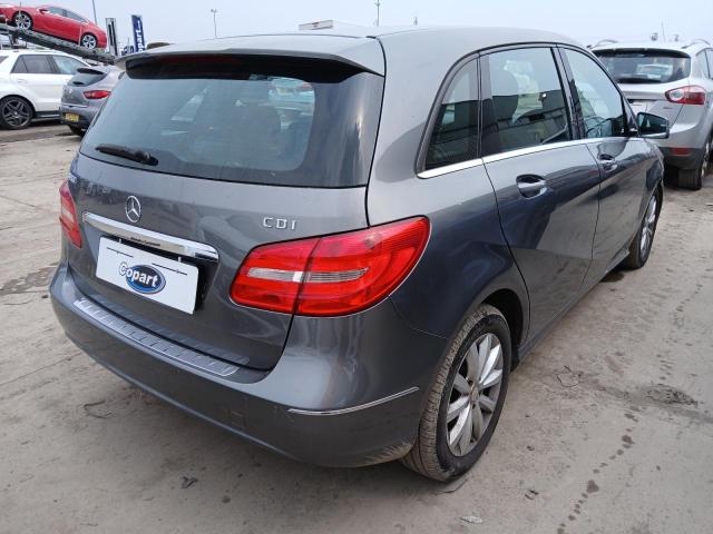 2013 MERCEDES BENZ B180 BLUEE