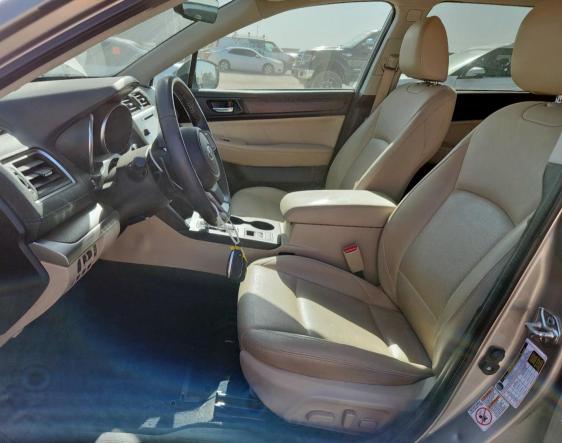  SUBARU OUTBACK 2018 Золотой