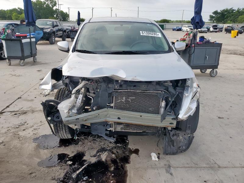  NISSAN VERSA 2017 Серебристый