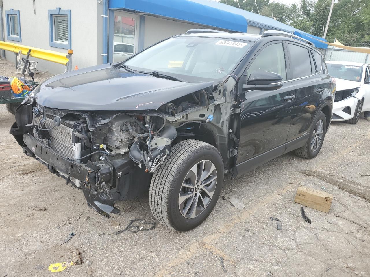 2018 Toyota Rav4 Hv Le for Sale in Wichita, KS - Front End