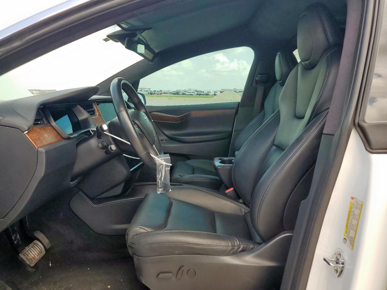2020 Tesla Model X VIN: 5YJXCAE22LF303485 Lot: 61007095