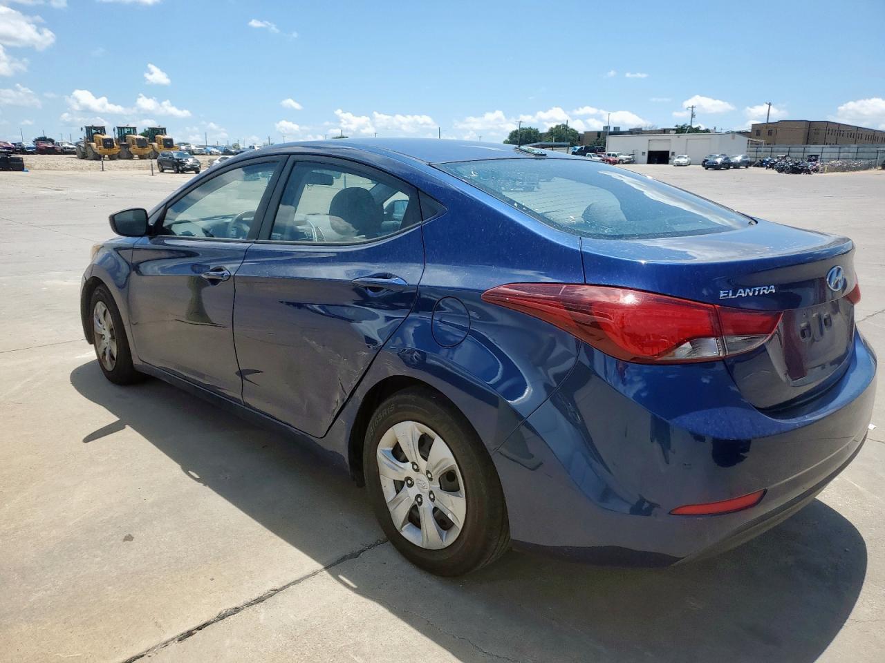 HYUNDAI ELANTRA 2016 VIN 5NPDH4AE7GH687406 фото 2