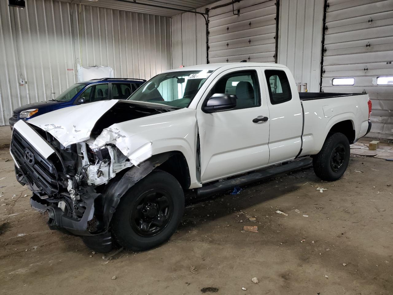2017 Toyota Tacoma Access Cab იყიდება Franklin-ში, WI - Front End