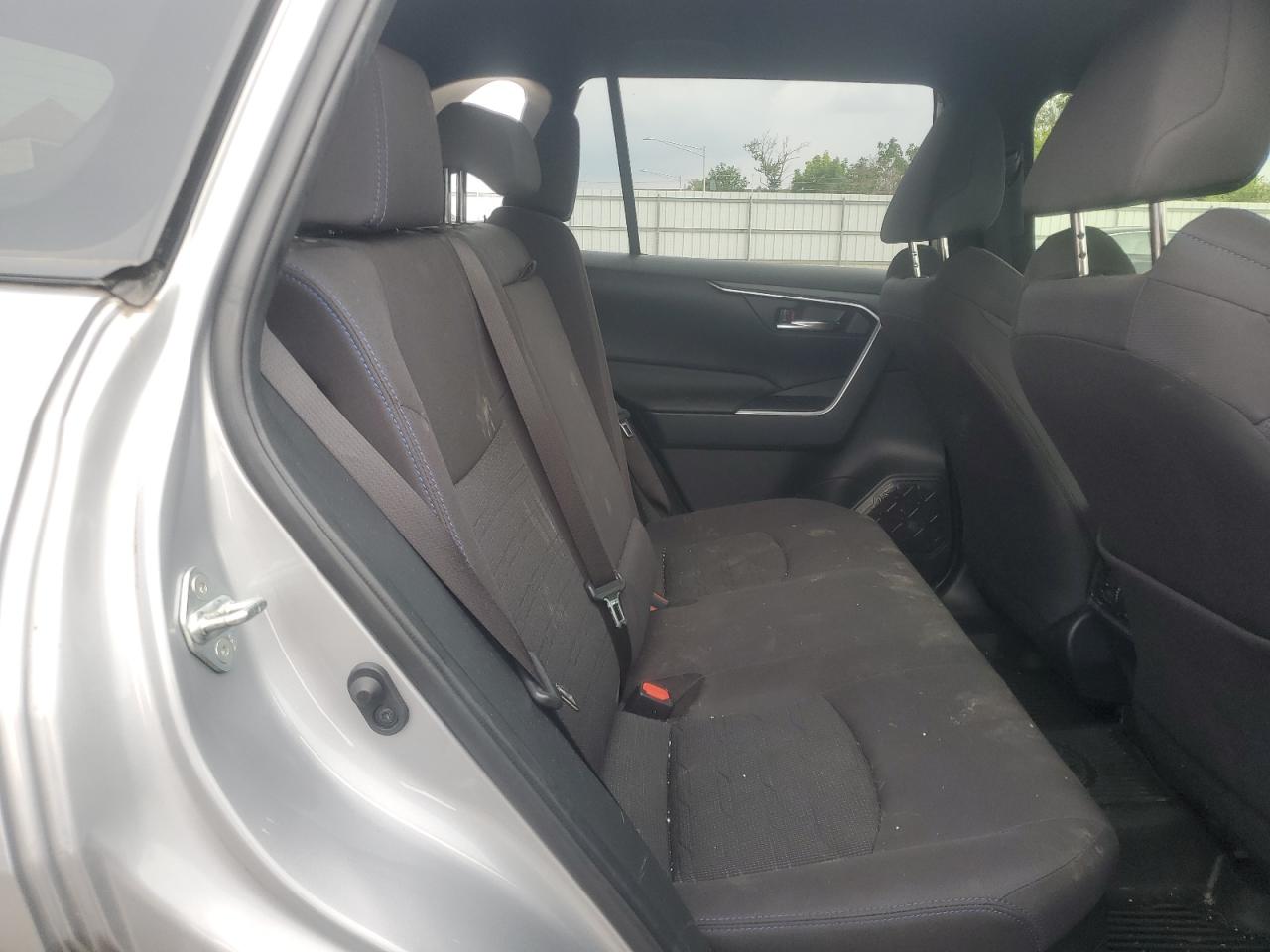 2022 Toyota Rav4 Se VIN: JTM16RFV2ND066575 Lot: 63194575