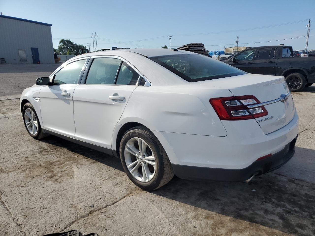 FORD TAURUS 2019 VIN 1FAHP2D82KG112972 zdjęcie 3