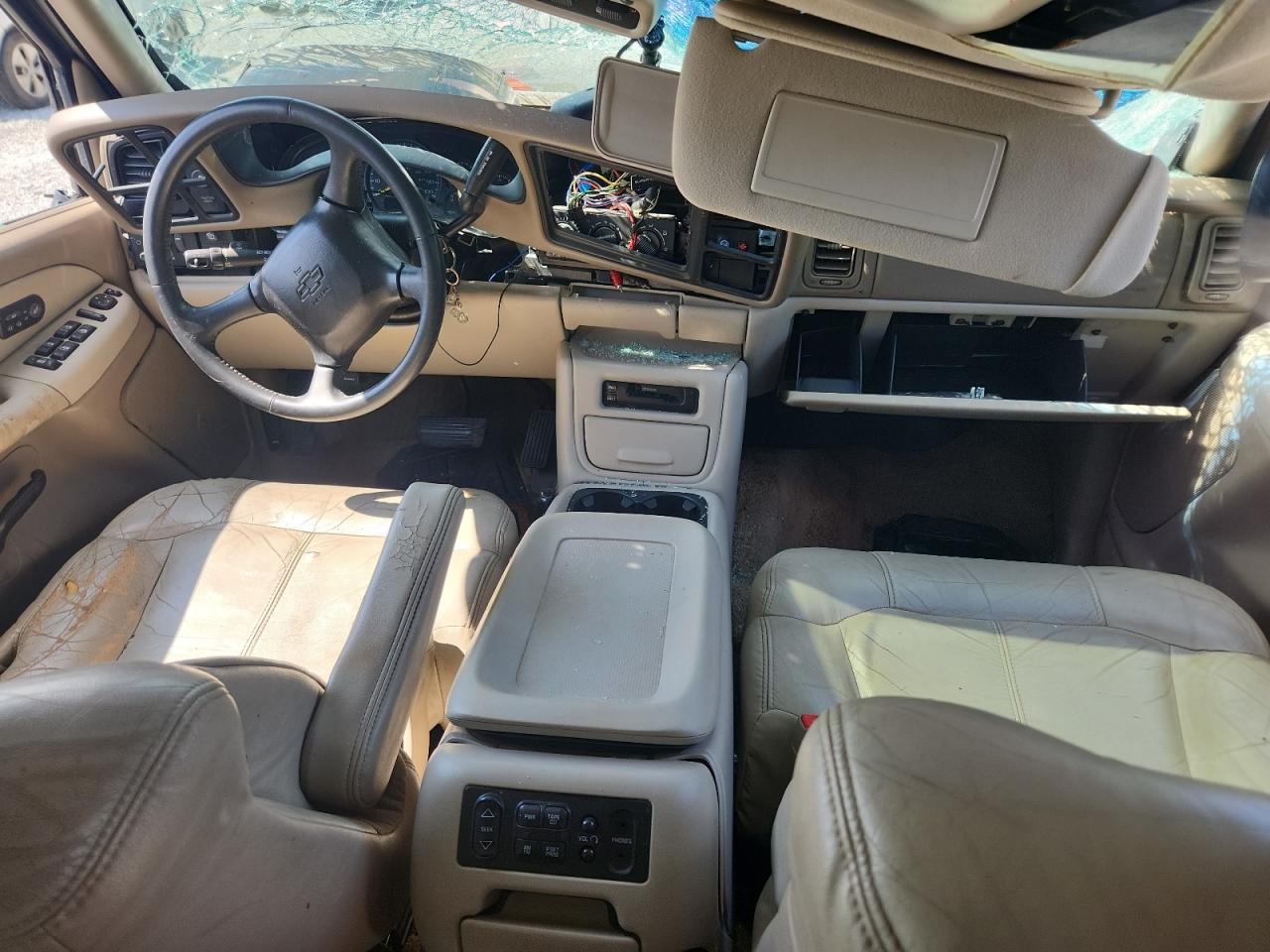 2002 Chevrolet Tahoe C1500 VIN: 1GNEC13Z02R203957 Lot: 62884295