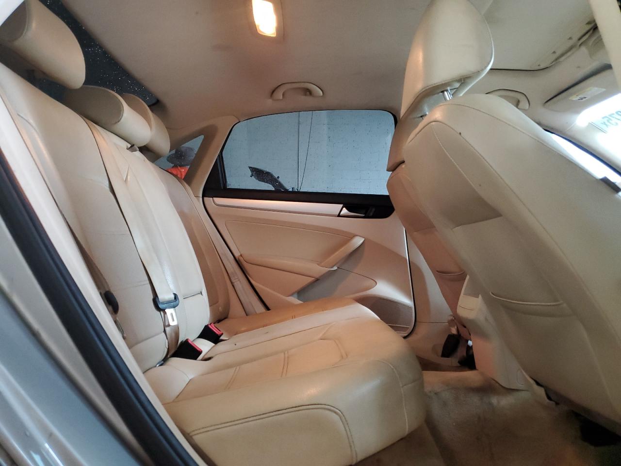 VOLKSWAGEN PASSAT 2012 VIN 1VWBH7A30CC030229 zdjęcie 10