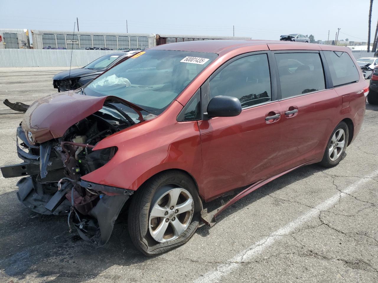 Van Nuys, CA에서 판매 중인 2014 Toyota Sienna - Front End