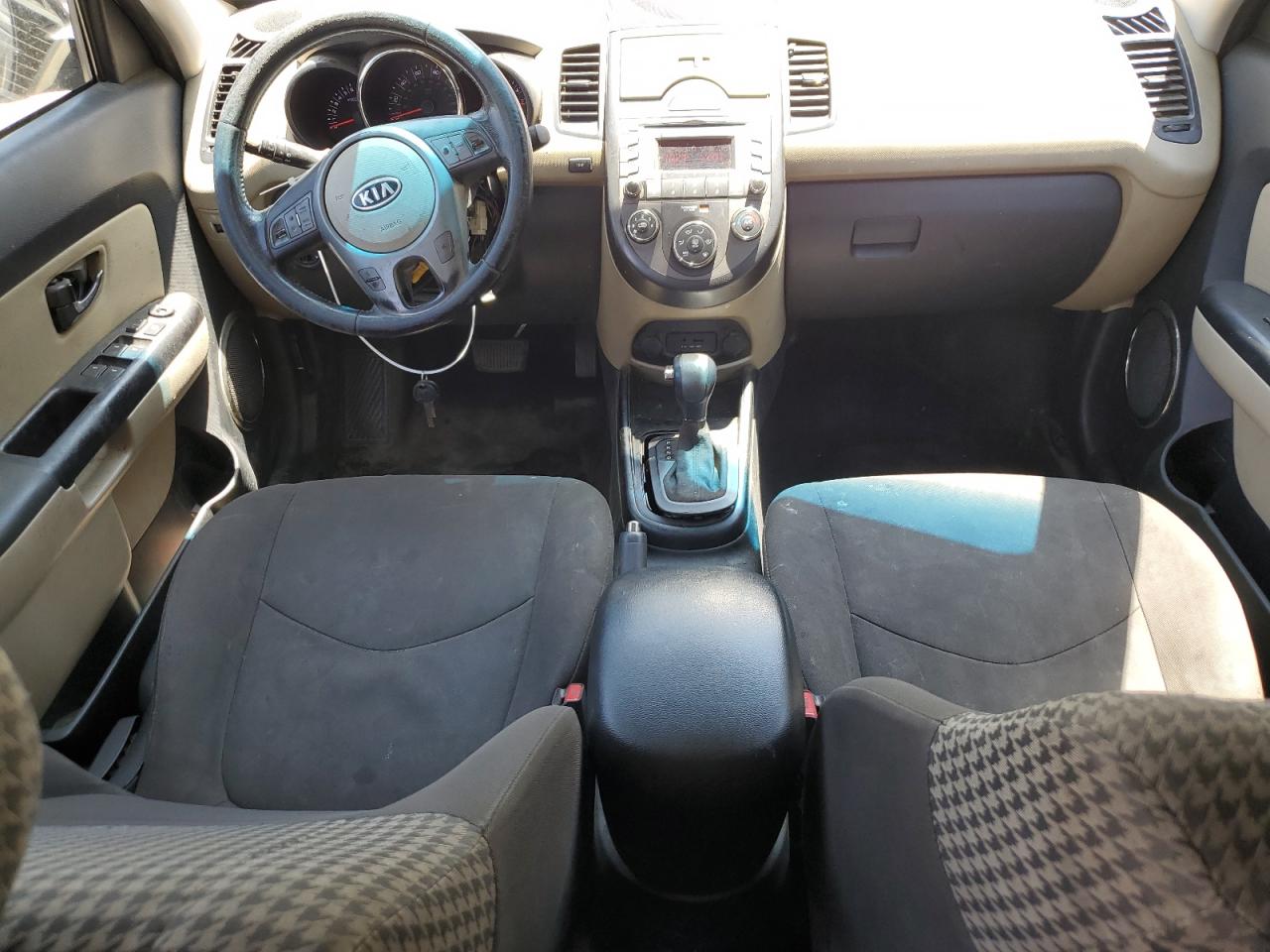2011 Kia Soul + VIN: KNDJT2A22B7736701 Lot: 62611105