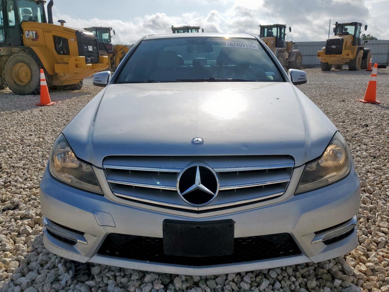 MERCEDES-BENZ C-CLASS 2012 VIN WDDGF4HB5CR235008 фото 5