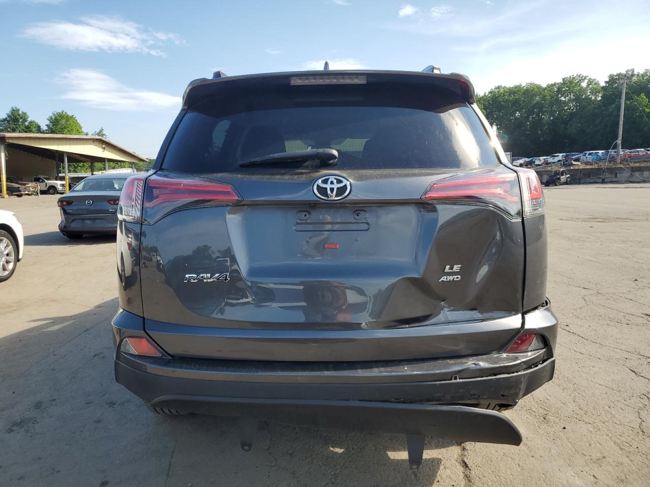 2018 Toyota Rav4 Le VIN: 2T3BFREV3JW774465 Lot: 62820805