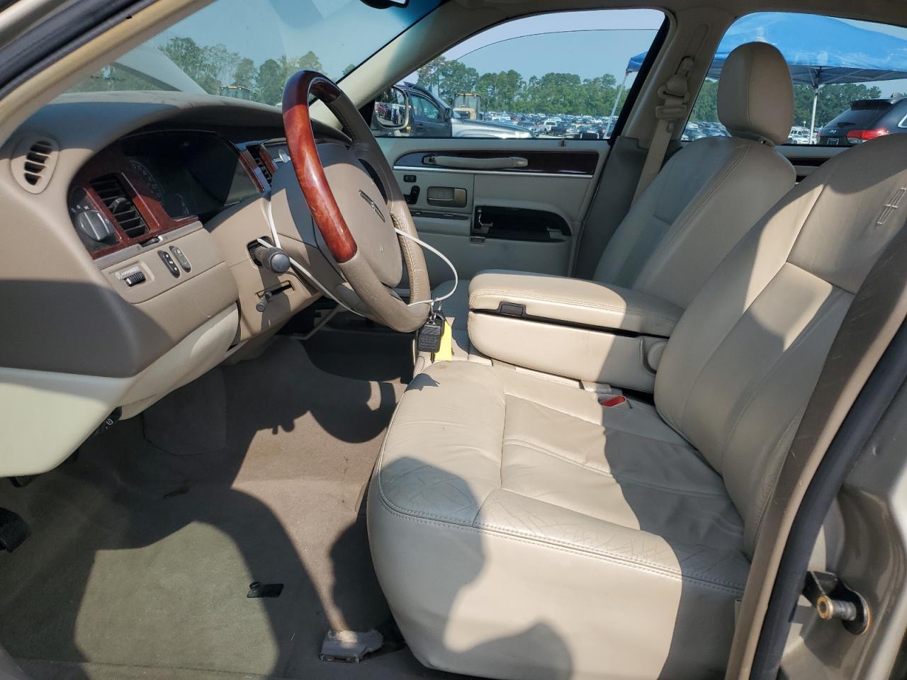 2005 Lincoln Town Car Signature Limited VIN: 1LNHM82WX5Y664771 Lot: 60664305