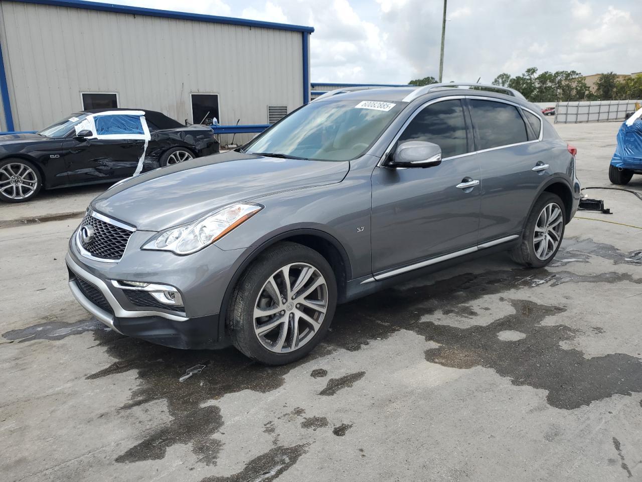 2017 Infiniti Qx50 for Sale in Orlando, FL - Side