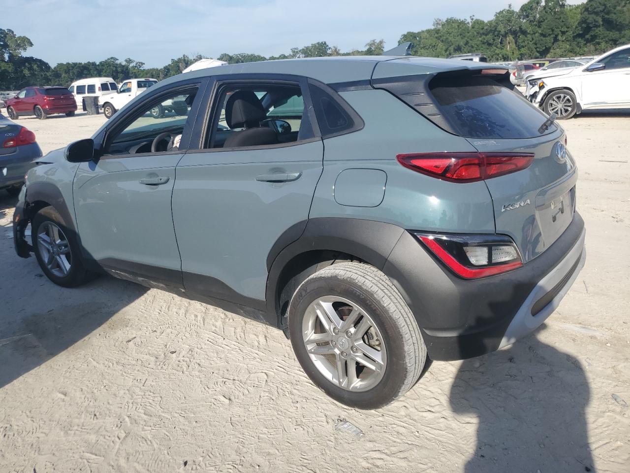 HYUNDAI KONA 2022 VIN KM8K22AB8NU769419 photo 2