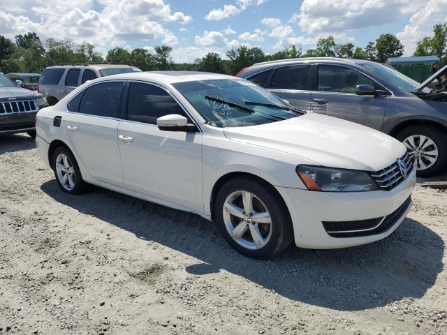 Sedans VOLKSWAGEN PASSAT 2013 White