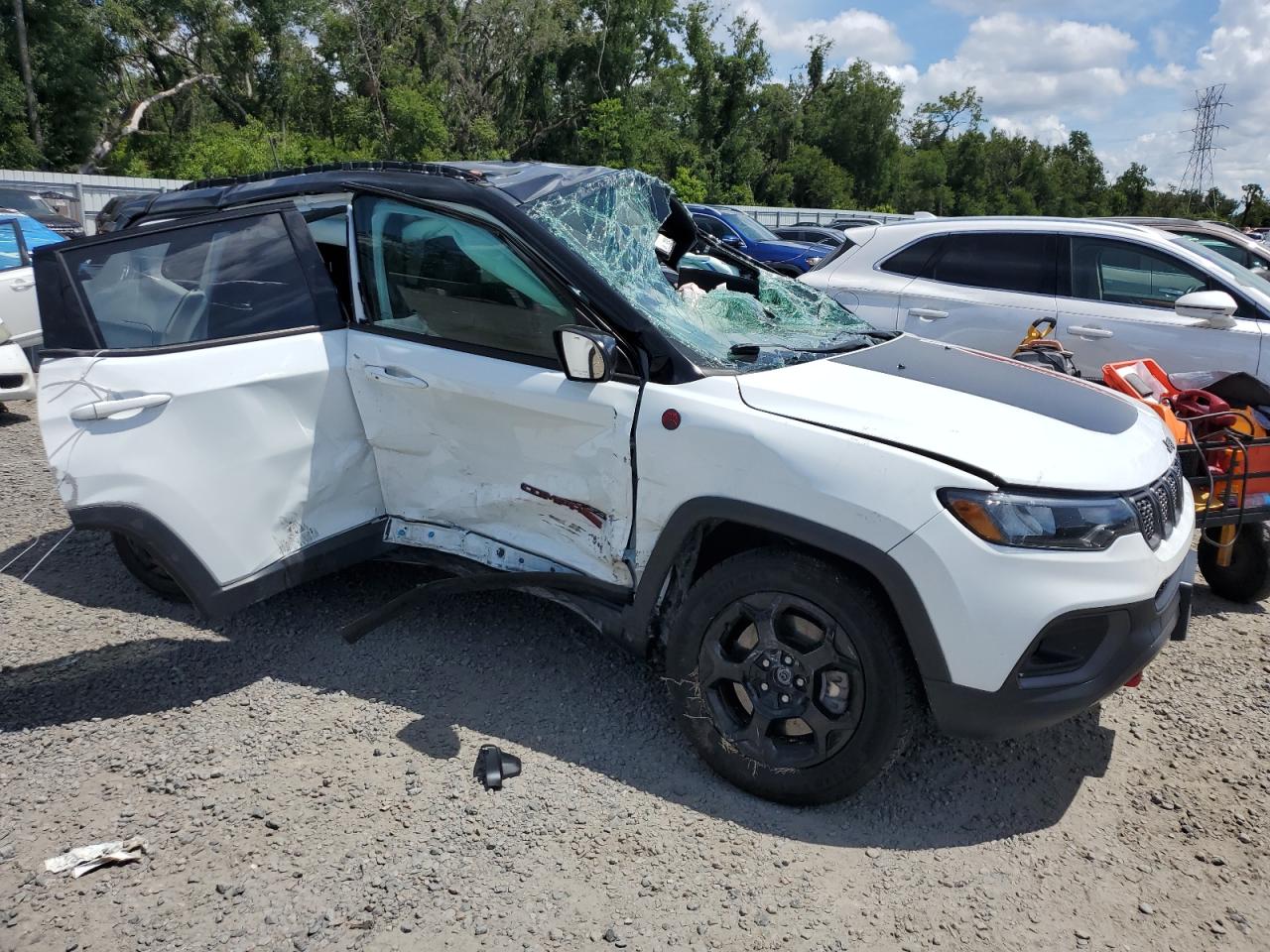 JEEP COMPASS 2023 VIN 3C4NJDDN4PT527911 photo 4