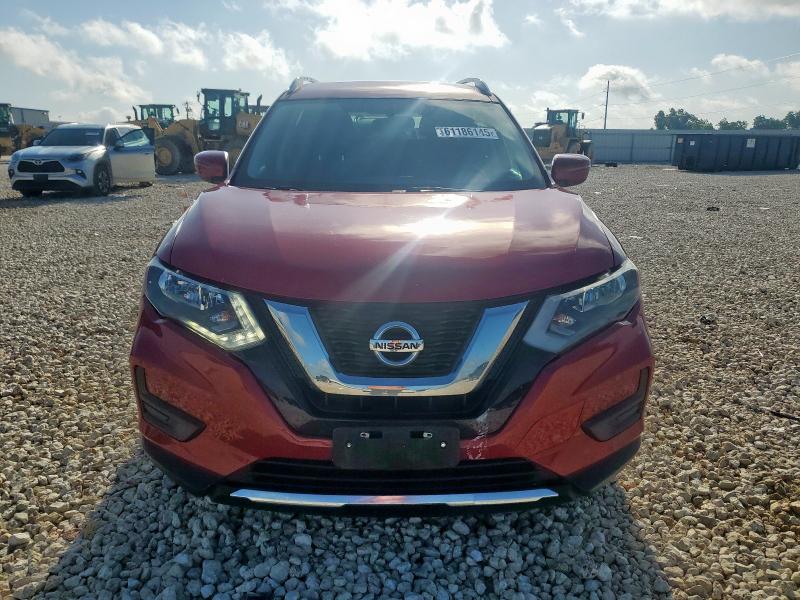  NISSAN ROGUE 2017 Czerwony