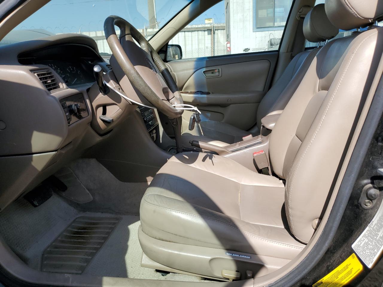 2000 Toyota Camry Le VIN: 4T1BF28K8YU953547 Lot: 62031465