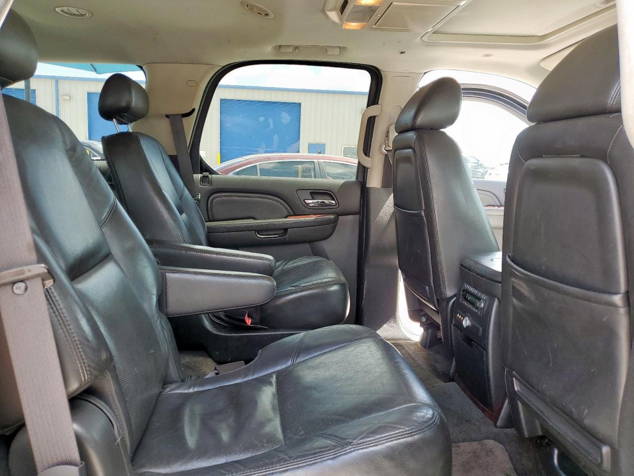 2009 Cadillac Escalade Luxury VIN: 1GYFC23219R298328 Lot: 62998365