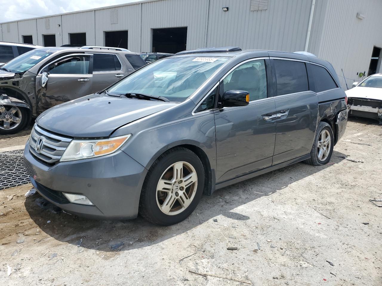 2013 Honda Odyssey Touring for Sale in Jacksonville, FL - Rear End