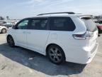 2015 Toyota Sienna Sport zu verkaufen in Sun Valley, CA - Side