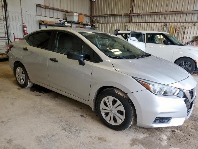  NISSAN VERSA 2020 Srebrny