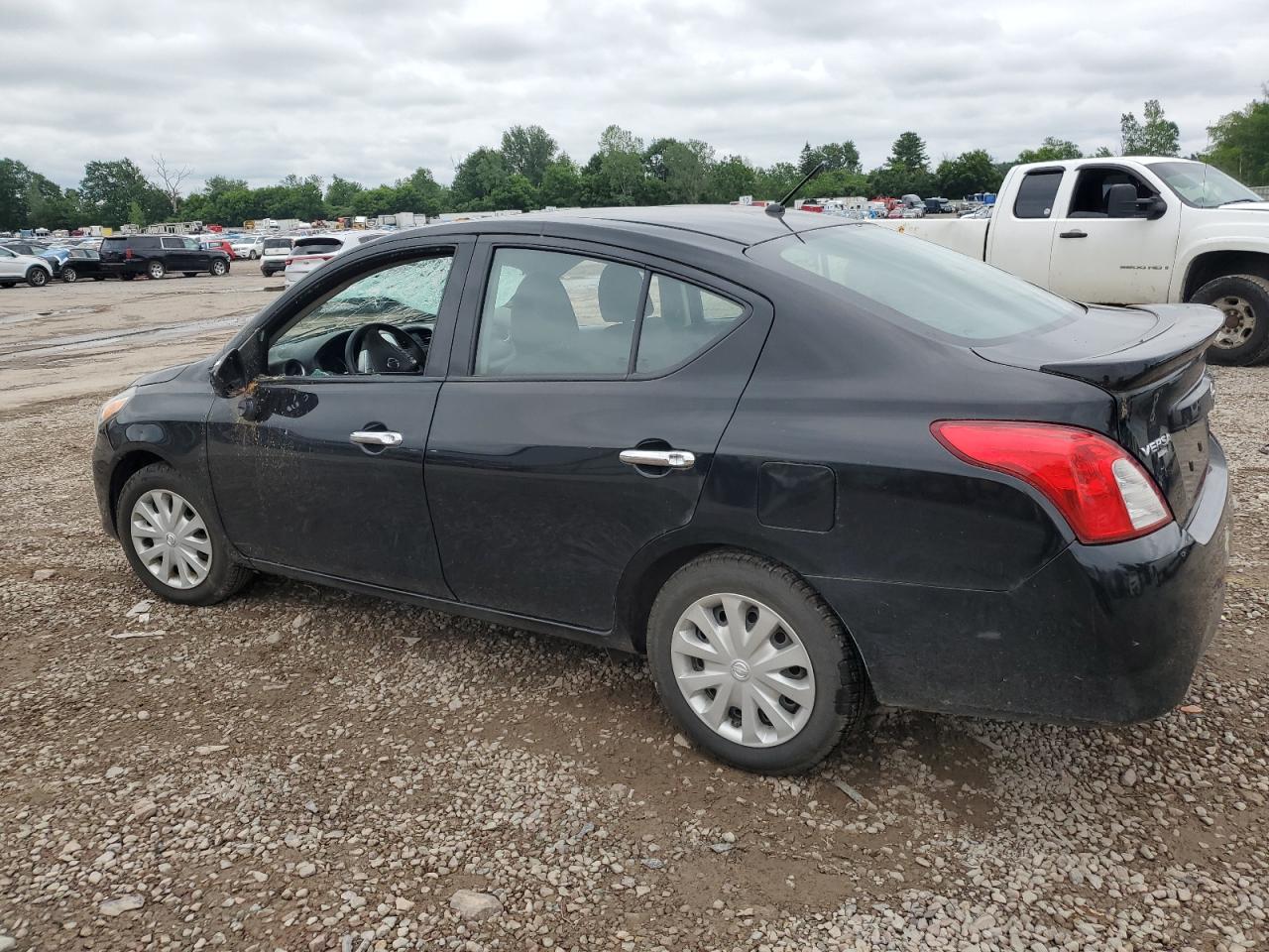 NISSAN VERSA 2019 VIN 3N1CN7AP6KL849478 photo 2