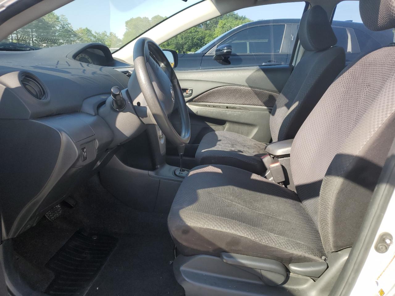 2008 Toyota Yaris VIN: JTDBT923681205307 Lot: 60870915