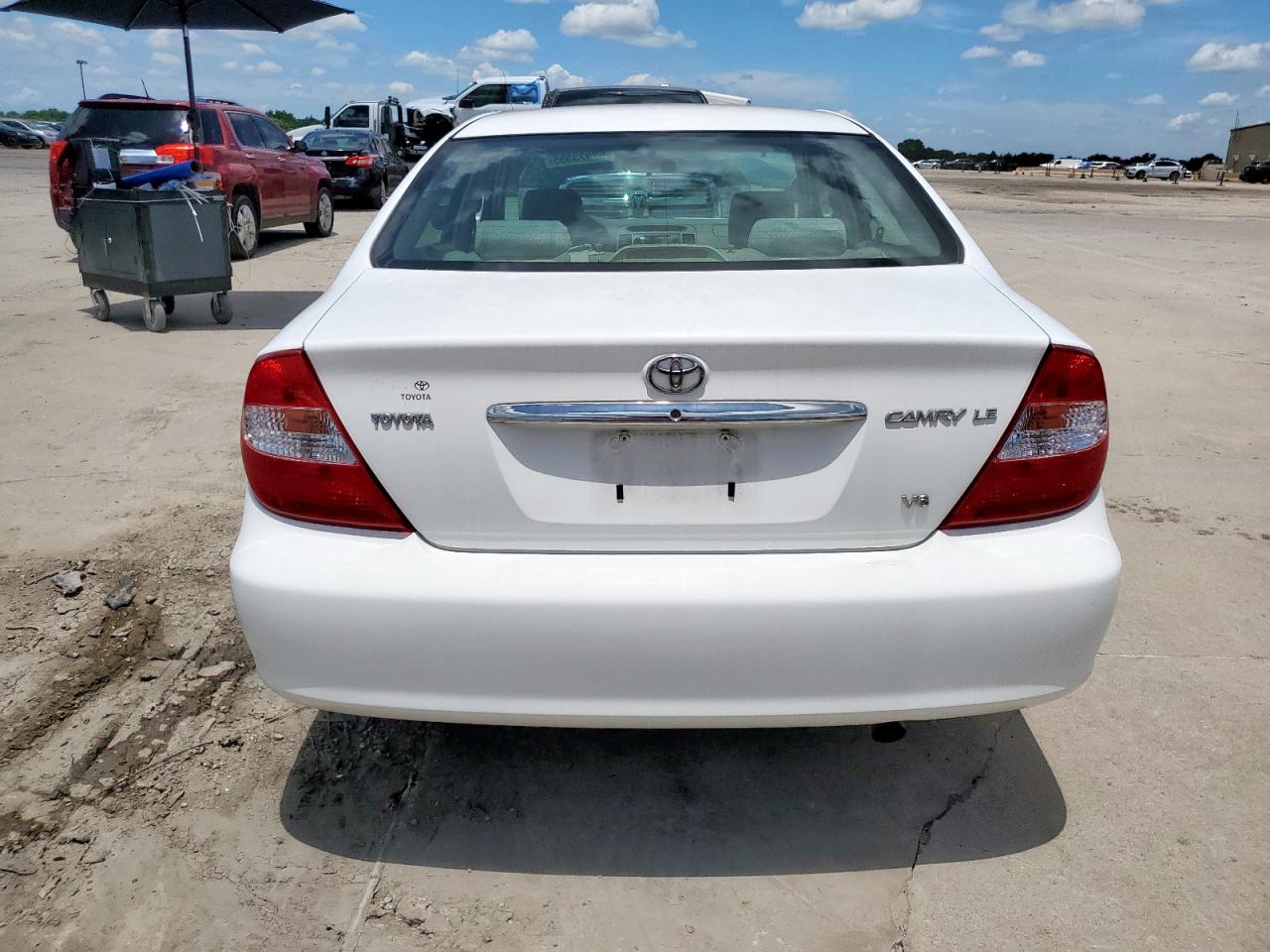 2004 Toyota Camry Le VIN: 4T1BF32K94U075779 Lot: 62923355