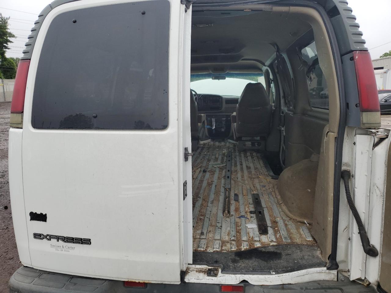 2001 Chevrolet Express G1500 VIN: 1GNFG15R111206689 Lot: 61071575