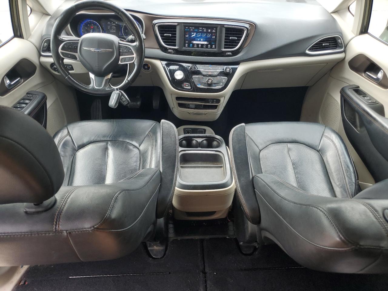 2019 Chrysler Pacifica Touring L VIN: 2C4RC1BG2KR650553 Lot: 62995955