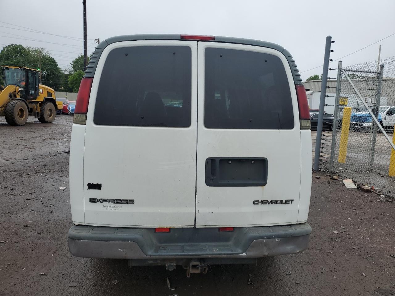 2001 Chevrolet Express G1500 VIN: 1GNFG15R111206689 Lot: 61071575
