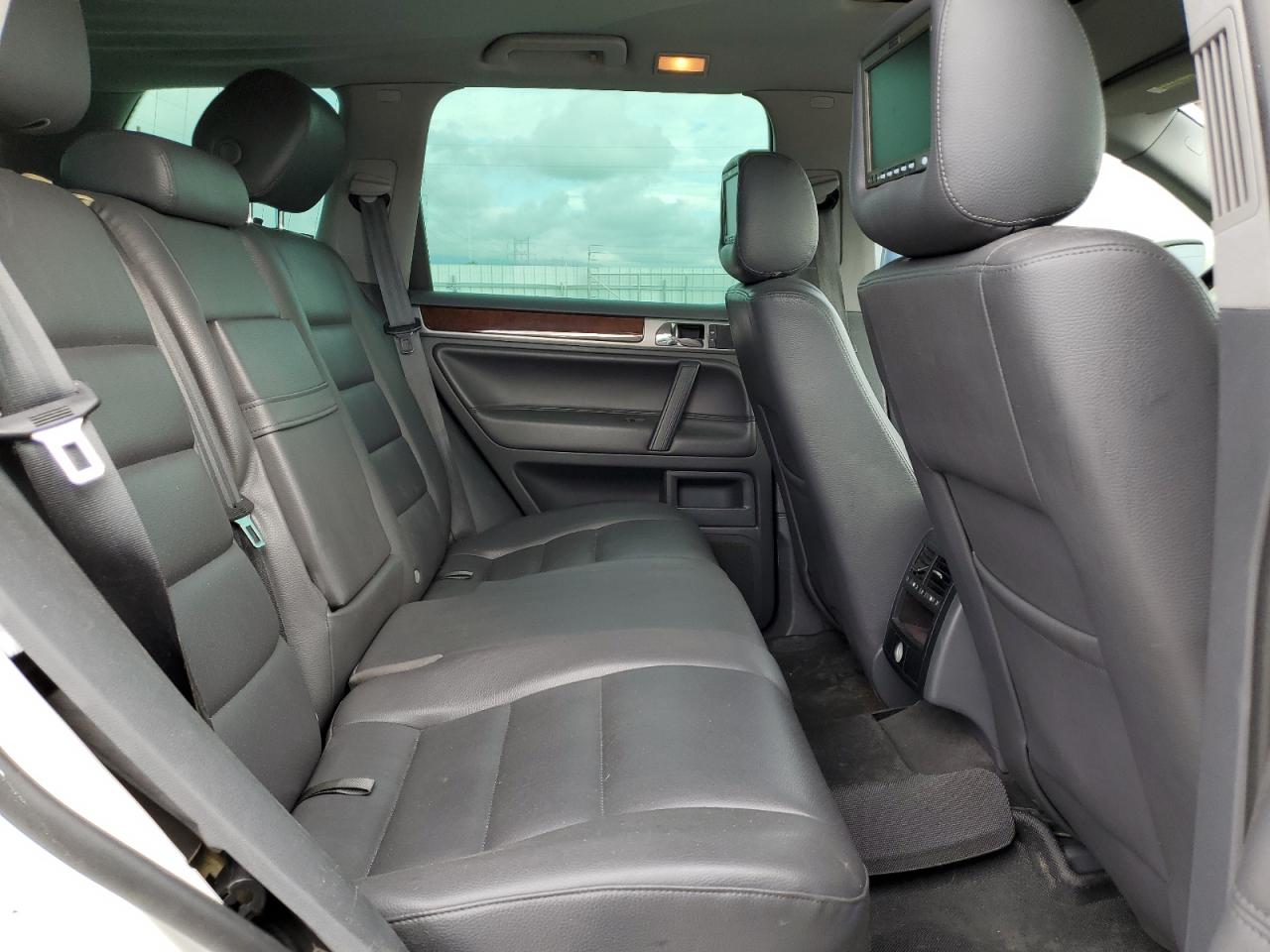 2010 Volkswagen Touareg V6 VIN: WVGBF7A99AD003059 Lot: 59813675