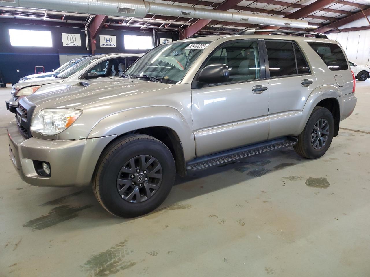 2006 Toyota 4Runner Sr5 for Sale in East Granby, CT - Minor Dent/Scratches