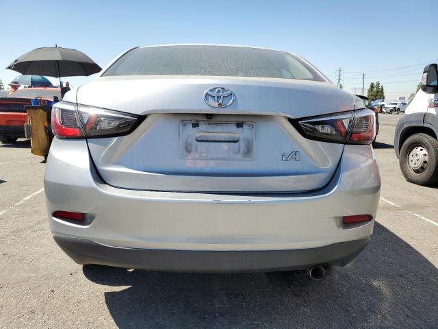  TOYOTA YARIS 2018 Srebrny