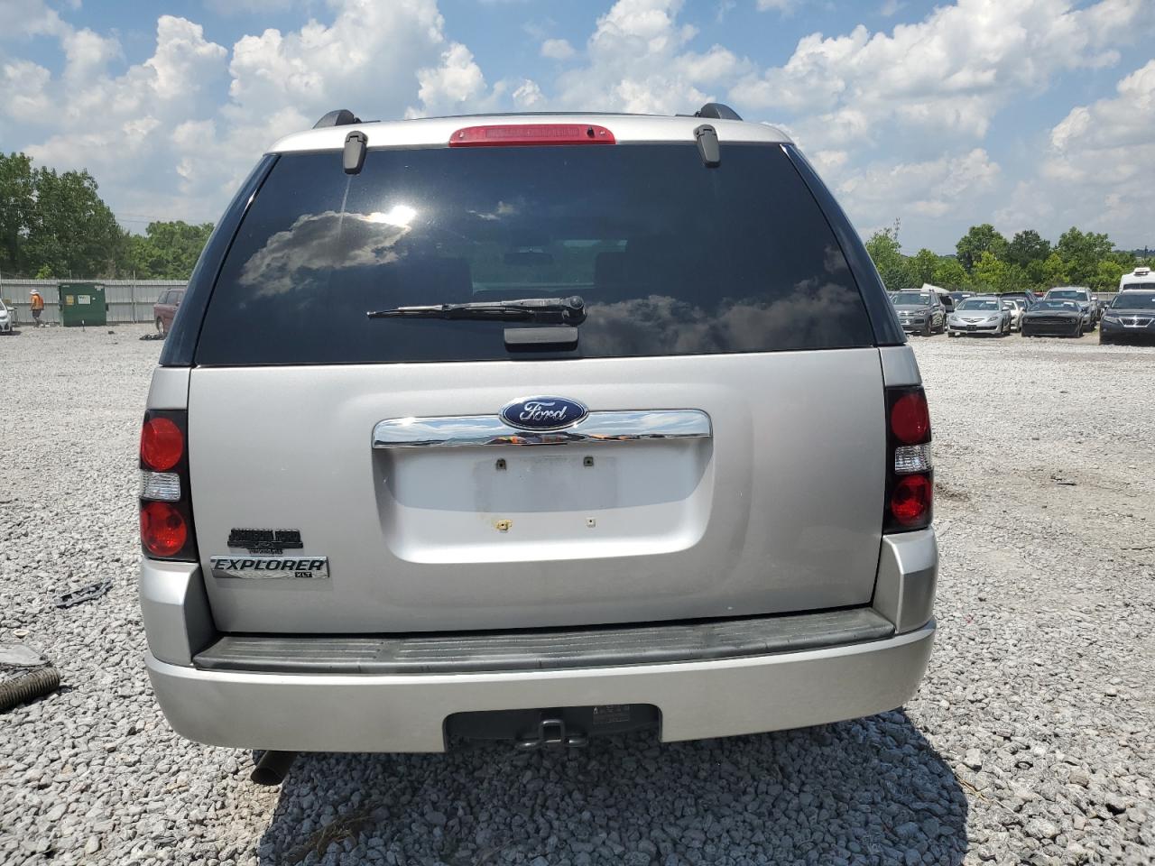 2008 Ford Explorer Xlt VIN: 1FMEU63E98UA70584 Lot: 62201815