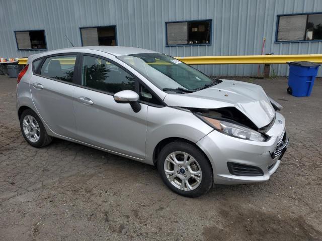  FORD FIESTA 2016 Серебристый