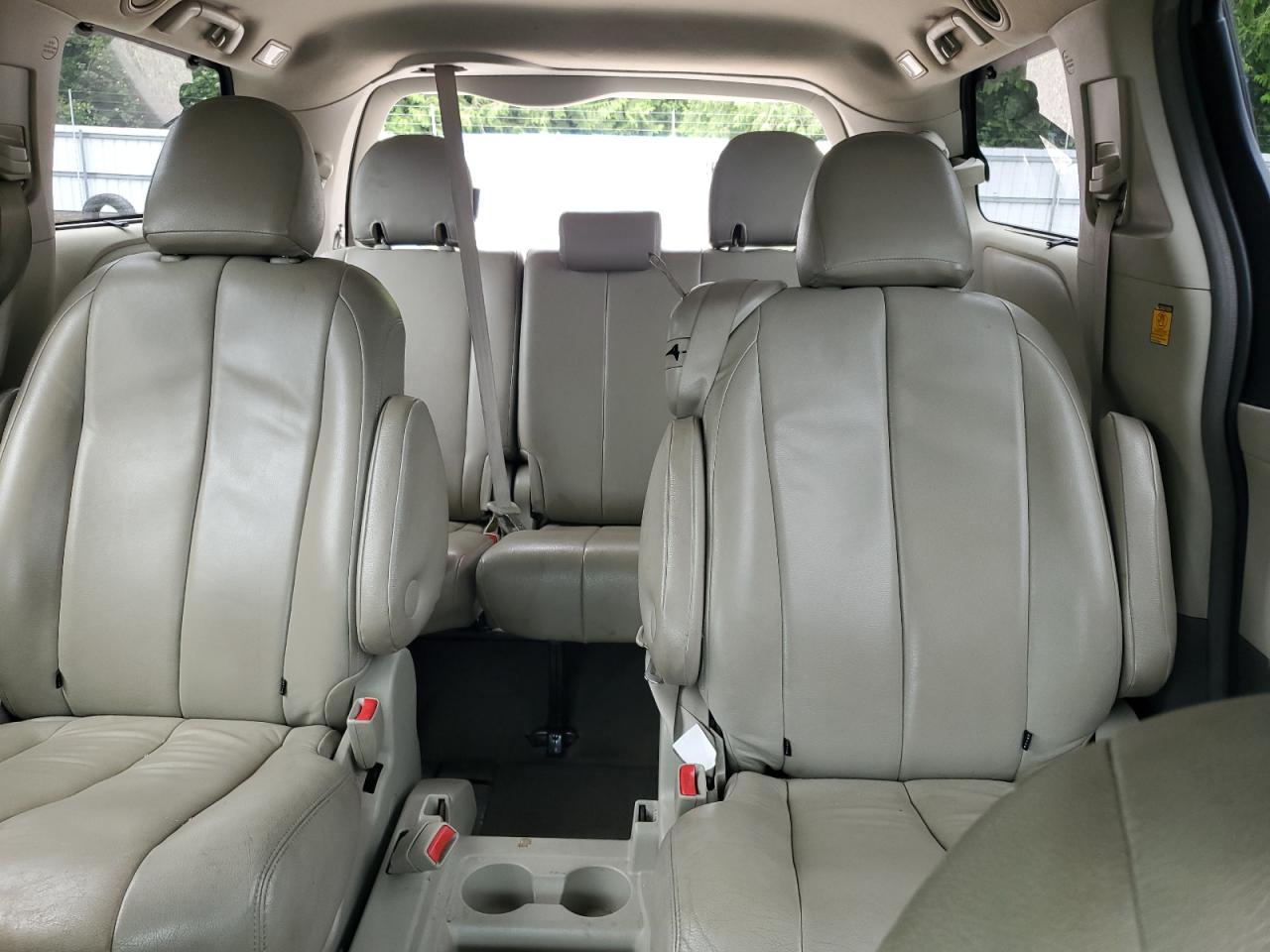 TOYOTA All Models 2011 VIN 5TDKK3DCXBS126391 фото 10
