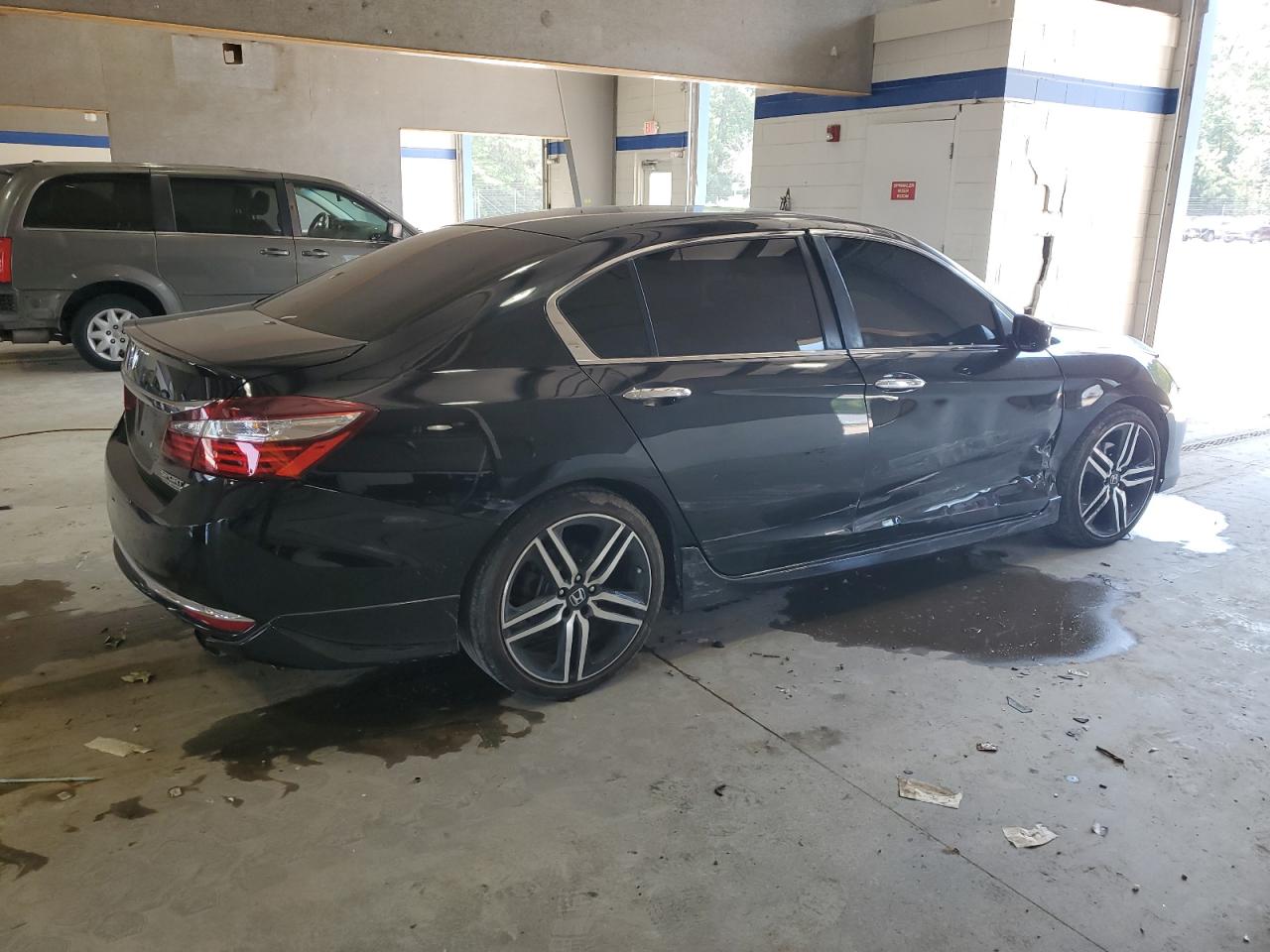 HONDA ACCORD 2017 VIN 1HGCR2F16HA048401 фото 3