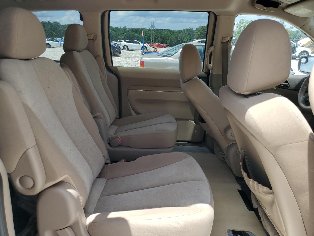 2011 Kia Sedona Lx VIN: KNDMG4C74B6375497 Lot: 61457675