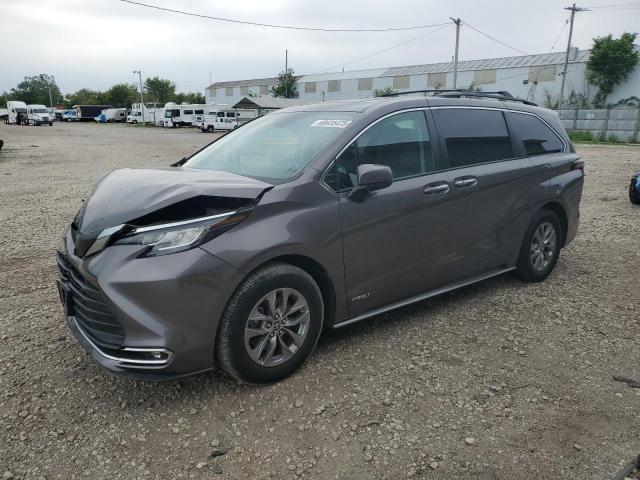TOYOTA SIENNA XLE 2021